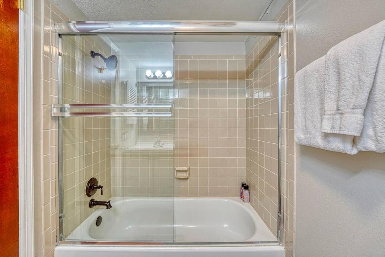 Riverfront Family-Friendly Condo 埃文 外观 照片