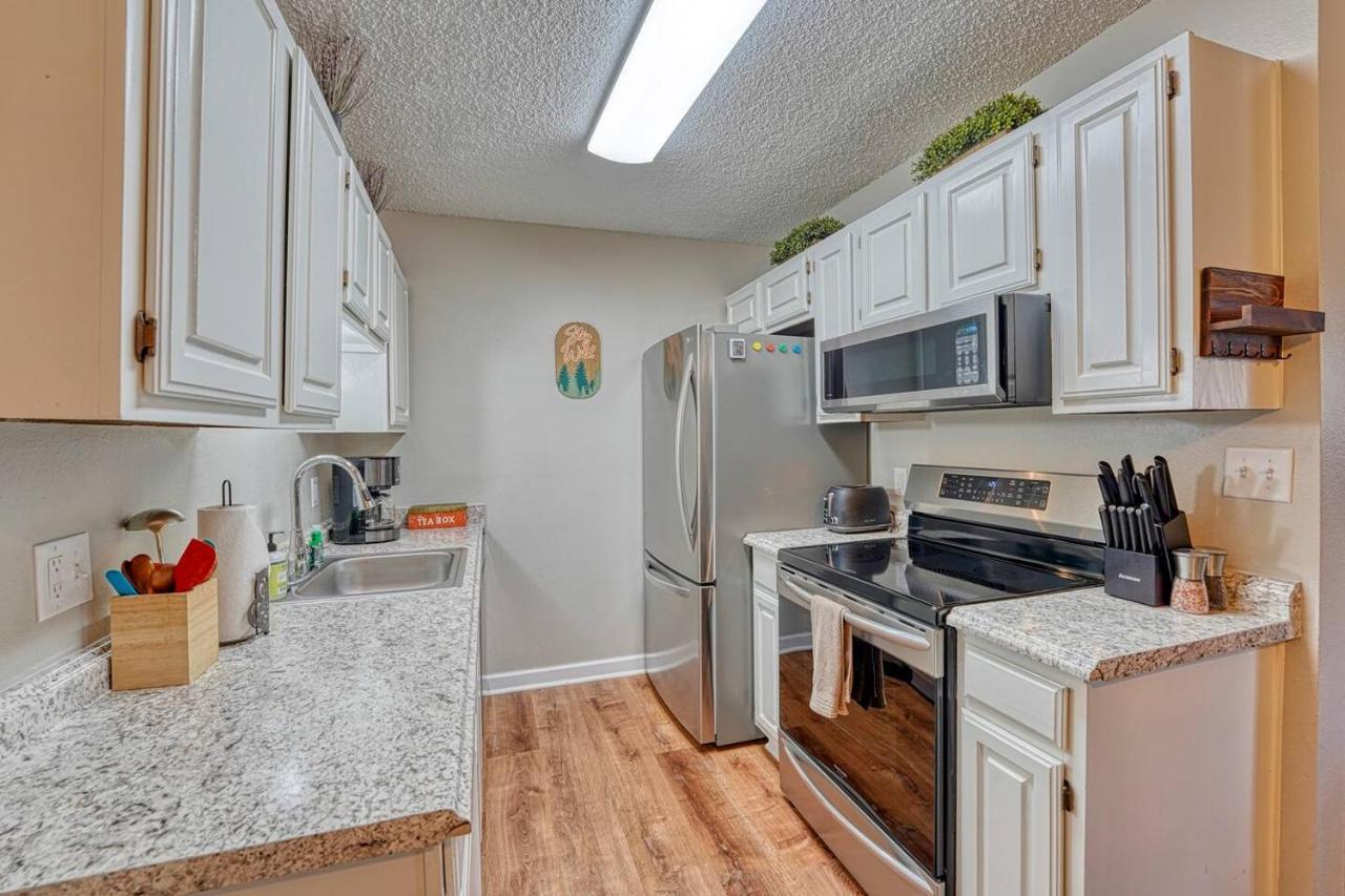 Riverfront Family-Friendly Condo 埃文 外观 照片